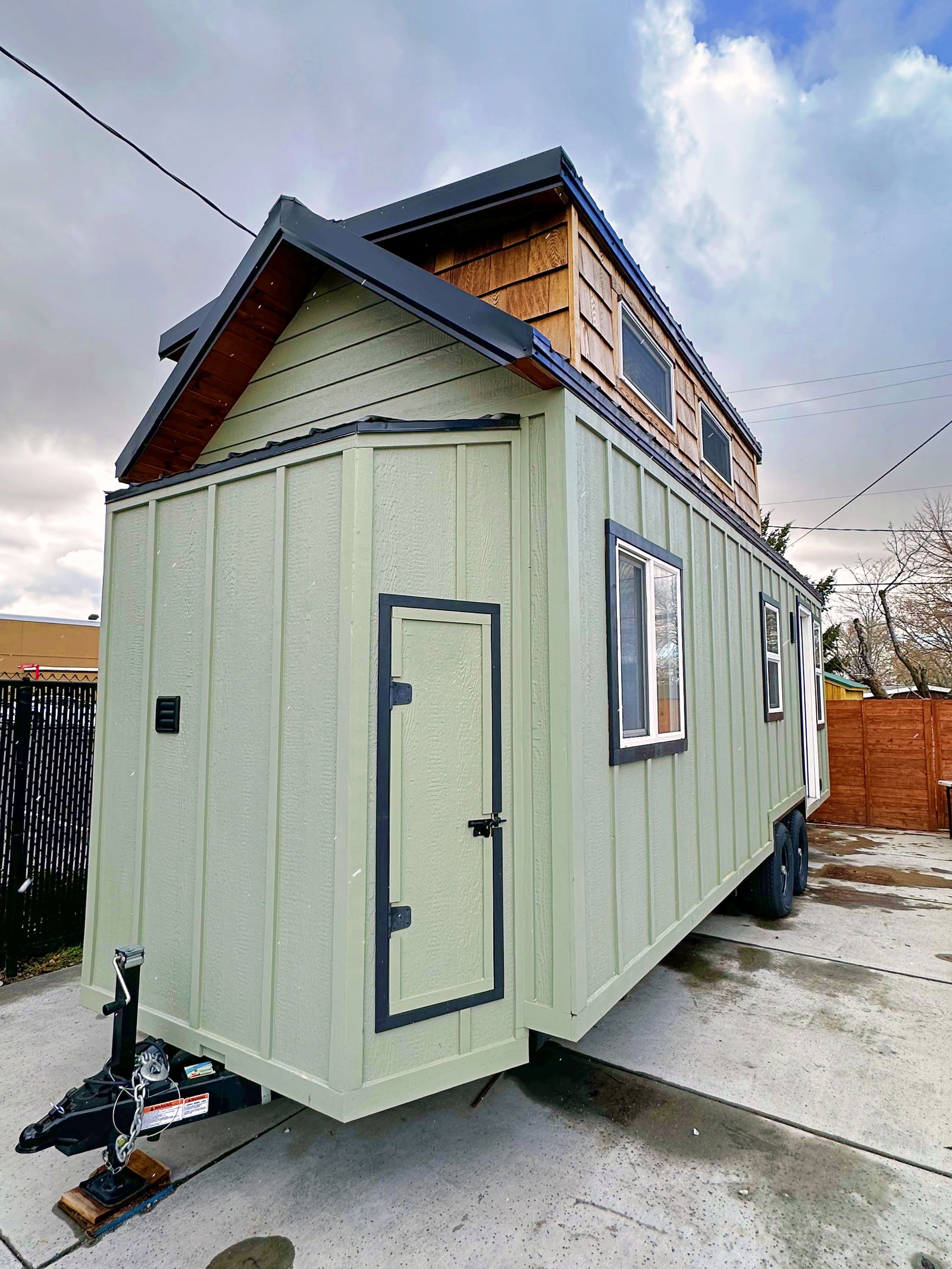 For Sale - Beautiful Custom Built Tiny Home on Wheels! - 1 bed, 1 bath, 280 sqft in Bountiful, Utah